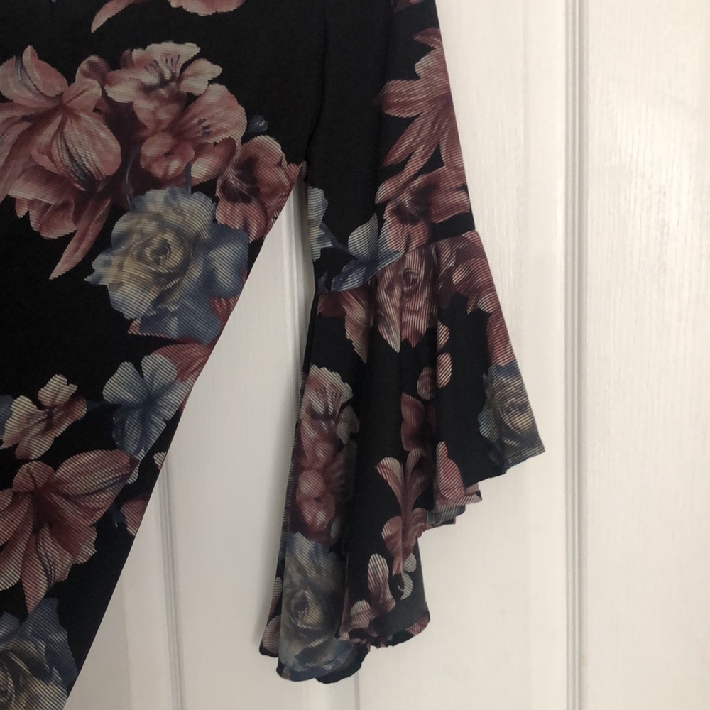 Too small - Picture 3 of 4